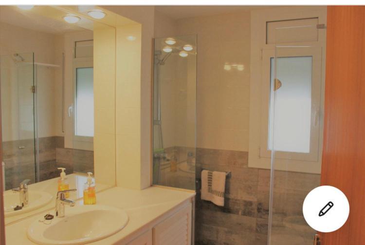 Apartament Amb Terrassa I Parking Llanca Ngoại thất bức ảnh